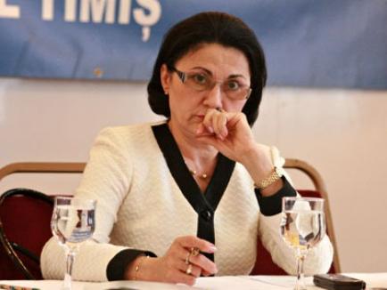 Andronescu vrea ca directorii de şcoli să fie aleşi de consiliile profesorale, ca să scape de "ingerinţa politică"